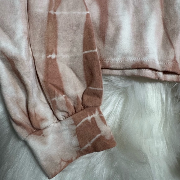 Lulu's Women's Sweatshirt and matching joggers - Picture 7 of 10